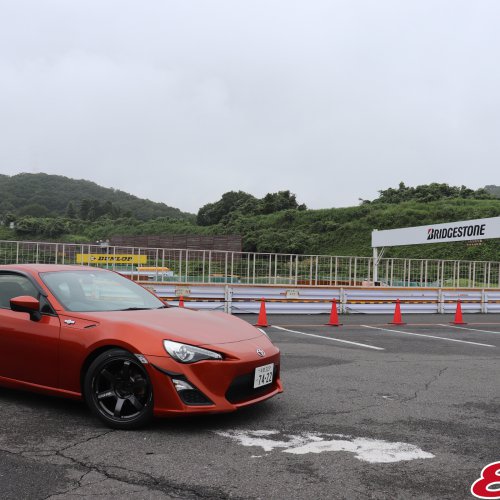 8&B デモカー86